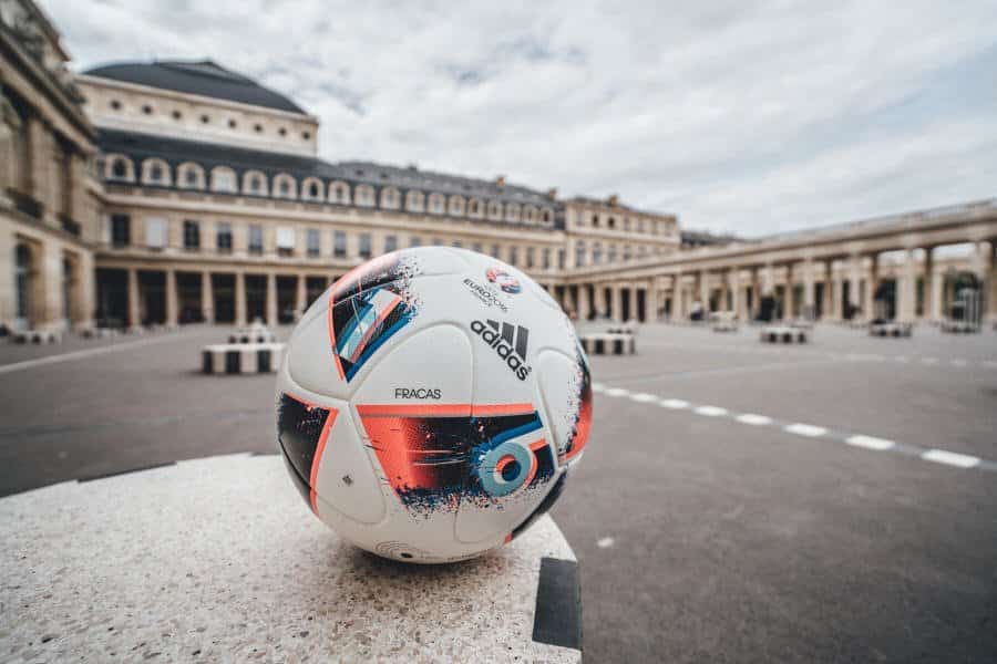 Euro_Facas 2016_10 Adidas unveils Fracas, the Official Match Ball of UEFA Euro 2016TM Knock-Out Phase