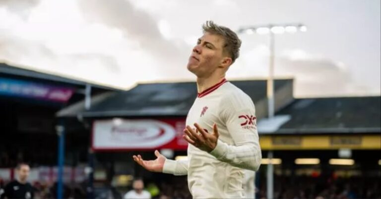 Manchester United betting favorites to win Fulham clash