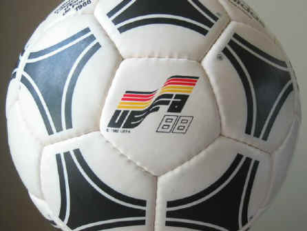 Tango Europa2 1988 Official Ball of the European Championships - Tango Europa
